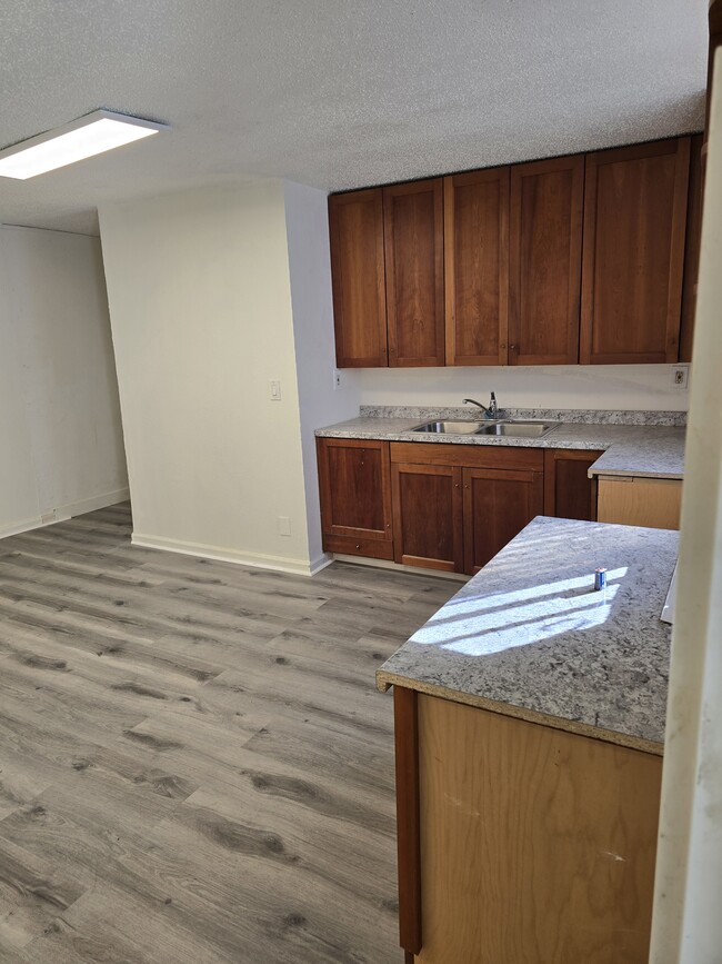 9911 S Avalon Blvd unit B, Los Angeles, CA 90003 - photo 2