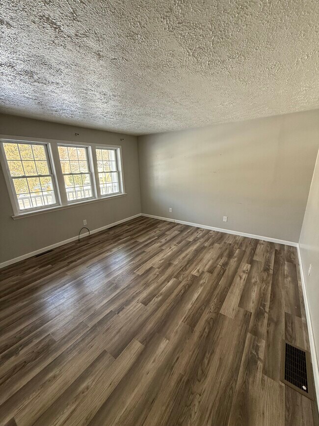 128 W Beechwood Rd, Bessemer, PA 16112 - photo 6