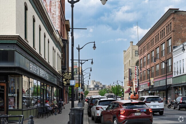 Downtown La Crosse is conveniently located near Washburn and has 100's of shops and restaurants.