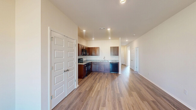 403 B W Cloud Dr, Siloam Springs, AR 72761 - photo 5