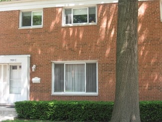 1100 Higgins Rd, Park Ridge, IL 60068