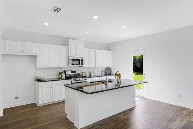 230 Groveton Ct, Euharlee, GA 30145 - photo 2