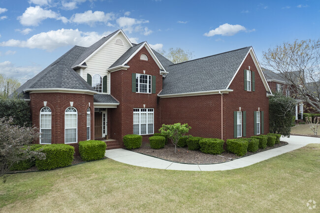New Traditional style homes are popular in Burgreen Gin amongst newer construction homes.