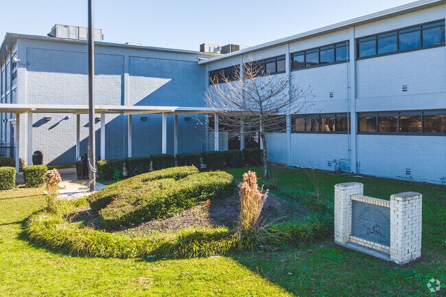 Lillie B Williamson High School-entrance 3