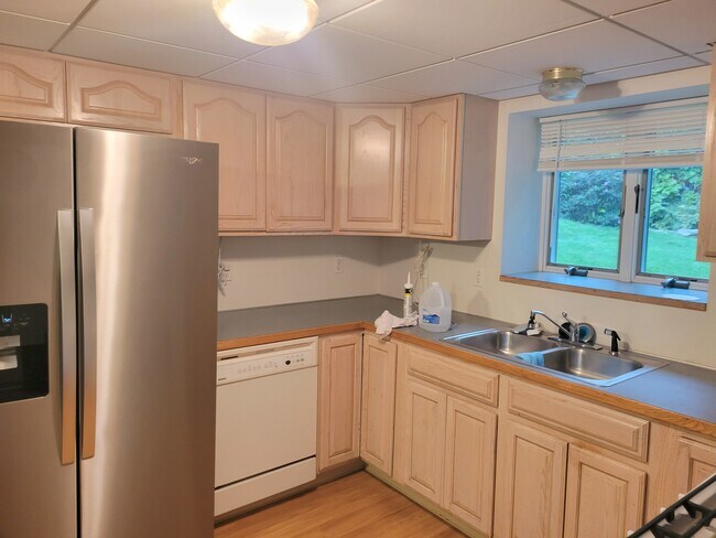 42 Lockwood St unit 42 Lockwood Street, West Warwick, RI 02893 - photo 4