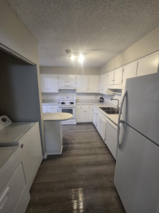 595 Winding Creek Rd unit Winding Creek Condo, Fayetteville, NC 28305 - photo 4