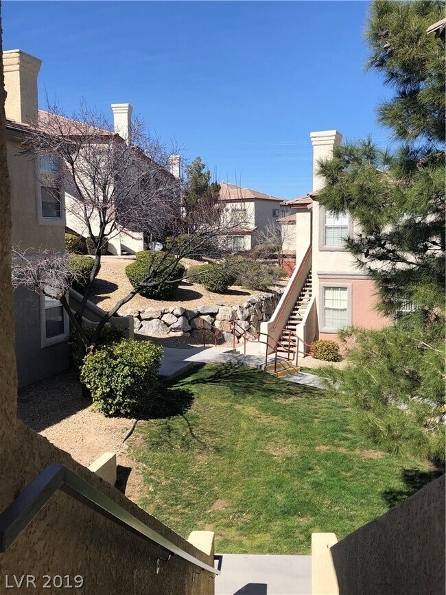 1721 Queen Victoria St, Las Vegas, NV 89144