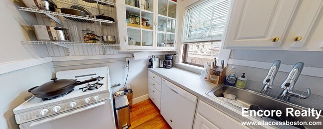 11 Story St unit 3, Cambridge, MA 02138 - photo 4