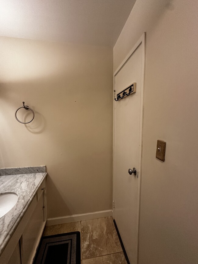 932 Peninsula Ave unit 932 peninsula ave ap, San Mateo, CA 94401 - photo 4