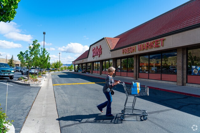 Raley’s in Stewart offers fresh groceries and everyday essentials.