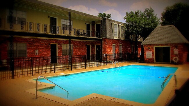 Courtyard CitiFlats Apartments, Montgomery, AL 36104 - photo 2
