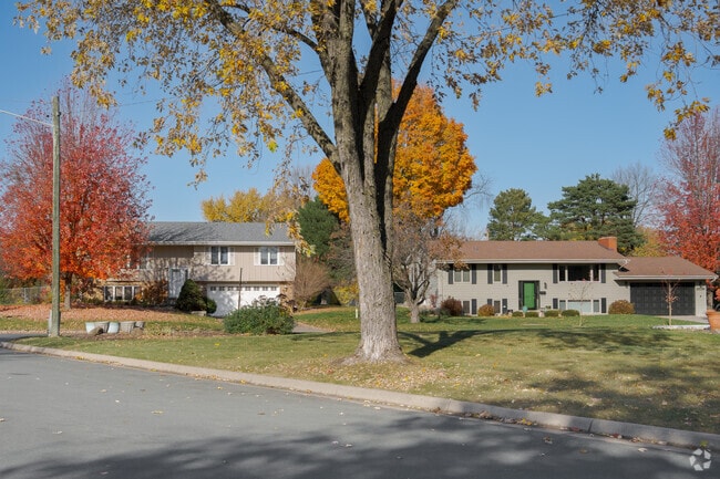 Many homes in Winnetka Hills have spacious lawns with rug-like grass.