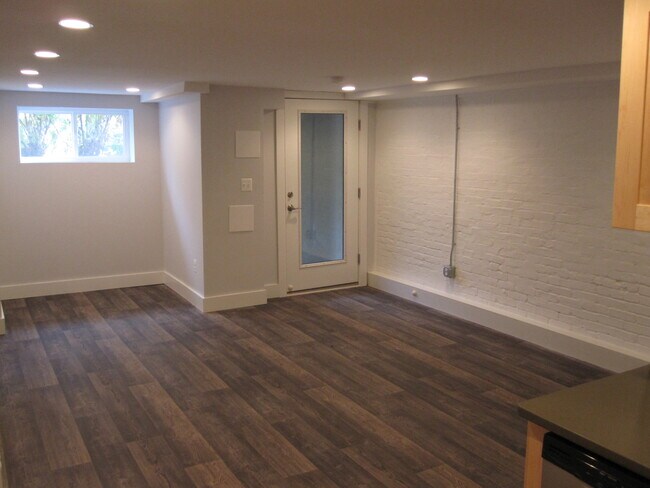 1658 Monroe St NW unit 1658 Apt B, Washington, DC 20010 - photo 4