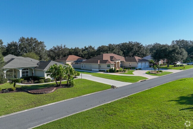 Landscaping and appearance of Harmeswood of Belle Aire are sources of pride for its residents.