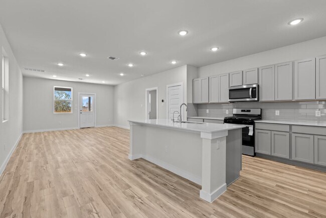 12403 Hurdelbrink Ranch, San Antonio, TX 78245 - photo 2