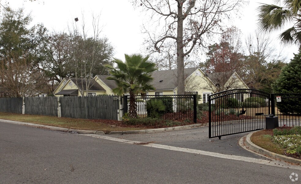 Cooper River Villages, Mount Pleasant, SC 29464 - photo 1