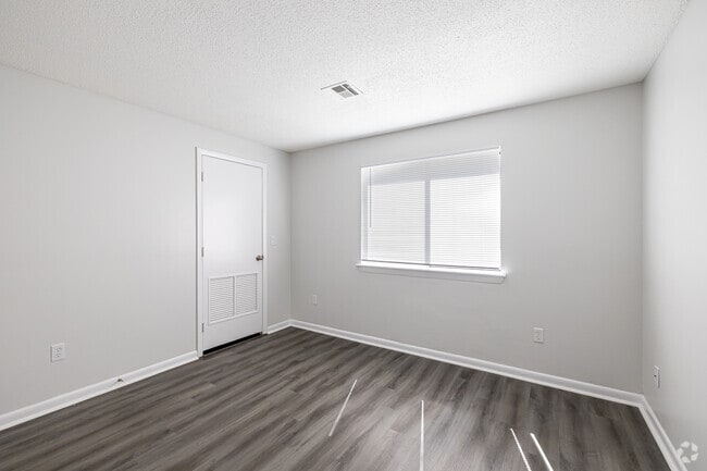 2BR, 2BA Classic - 800SF - Bedroom