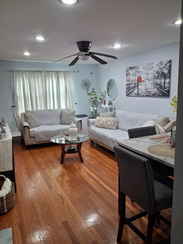 3 Hermann St, Carteret, NJ 07008