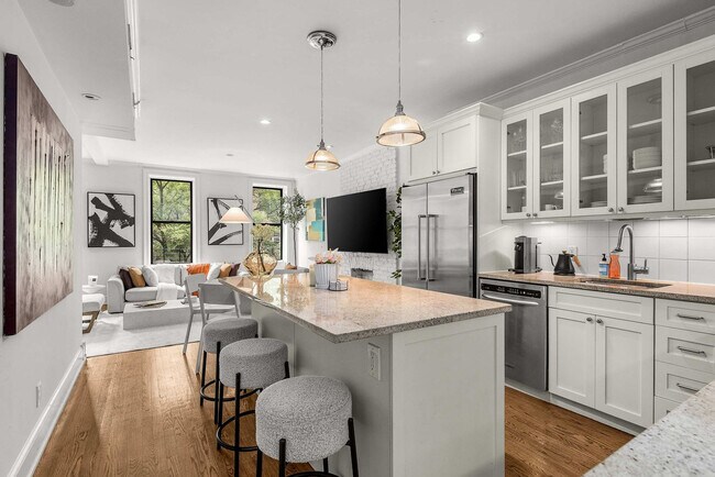 49 W 16th St unit ID1256827P, New York, NY 10011 - photo 2