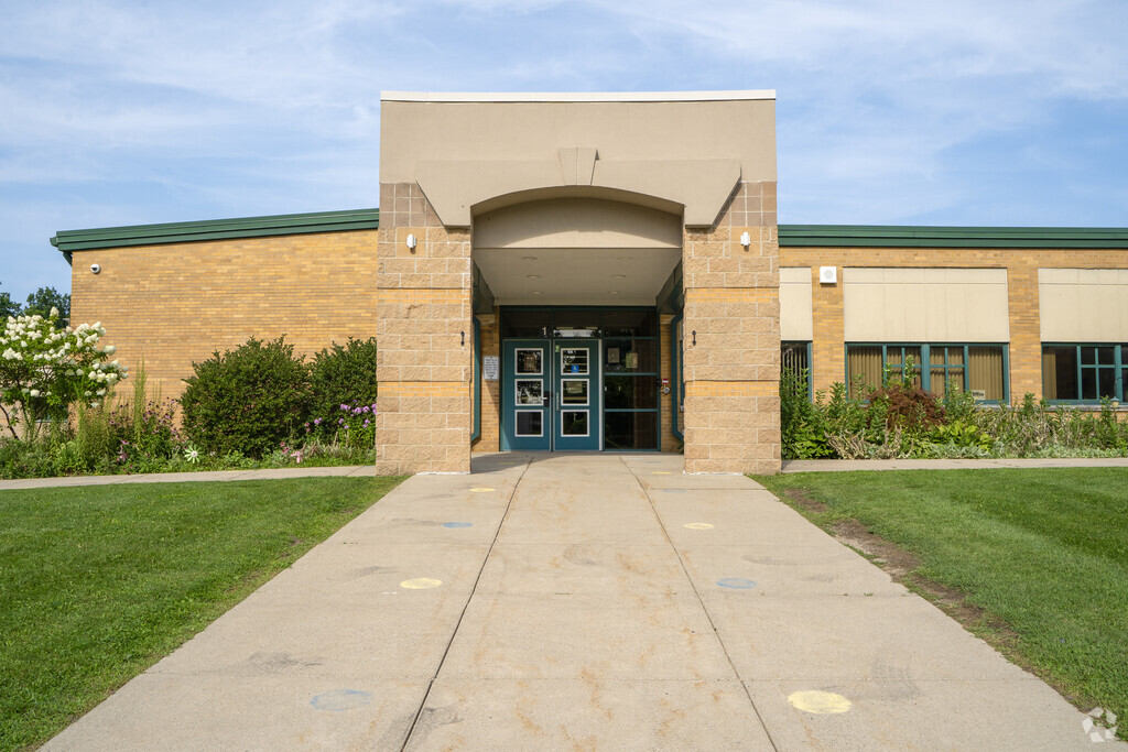 Kenwood Elementary School, Rankings & Reviews - Homes.com