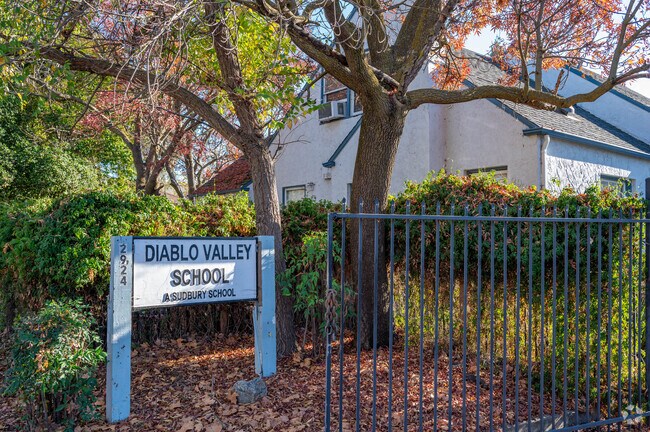 Diablo Valley School is located in Concord, CA.