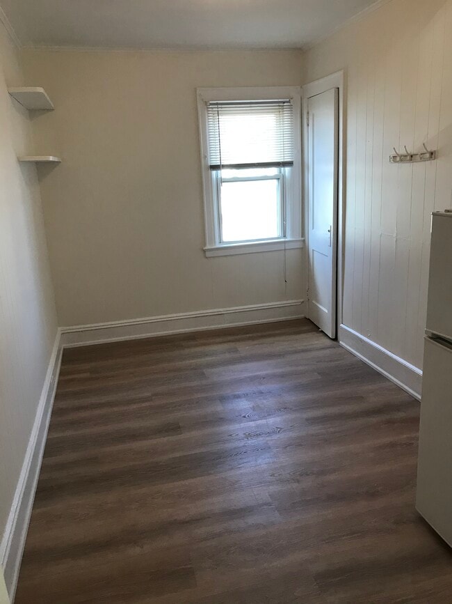 121 Washington Ave unit Efficiency Apartment, Mineola, NY 11501 - photo 3