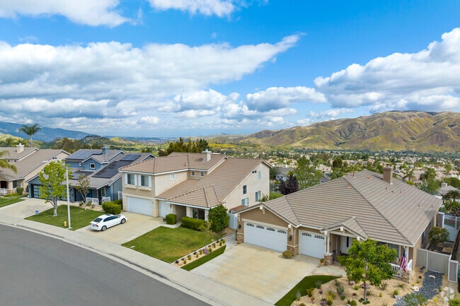 Experience the best of scenic views and serenity in Horsethief Canyon Ranch's homes.
