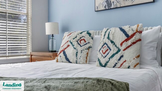 100 Peyton Place SW unit 4204, Atlanta, GA 30311 - photo 2