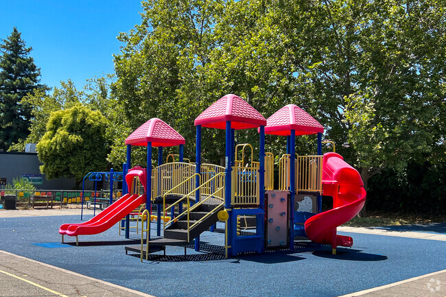 Valle Verde Elementary School serves students from transitional kindergarten to fifth grade.