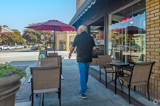 Take a stroll down Ripon's Main Street and enjoy the shops and cafes.