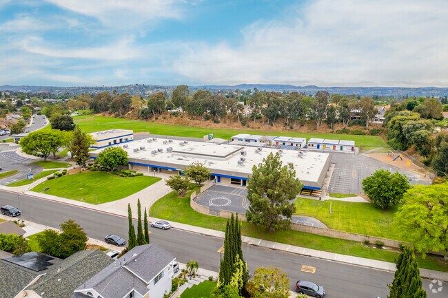 Montevideo Elementary School is a public K-6 school located in Mission Viejo.