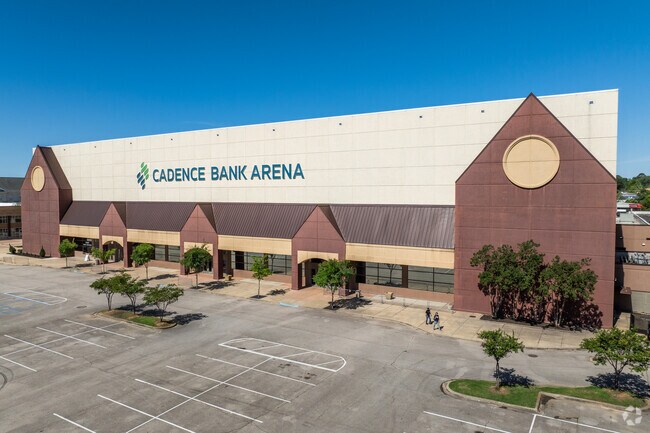 Just a short drive from Presley Heights, the Cadence Bank Arena is a major entertainment hub bringing big-name acts and local events to Tupelo.