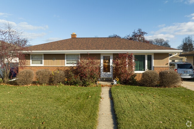 Ranch-style properties are scattered throughout Sunnyside.