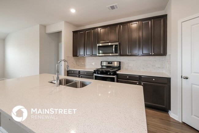 1014 Round Bale Rd, Hutto, TX 78634 - photo 4