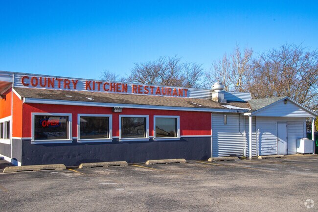 Country Kitchen Restaurant is a nearby favorite for North Minooka residents.
