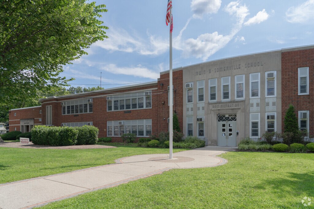 Somerville Elementary School serves students living in Ridgewood.