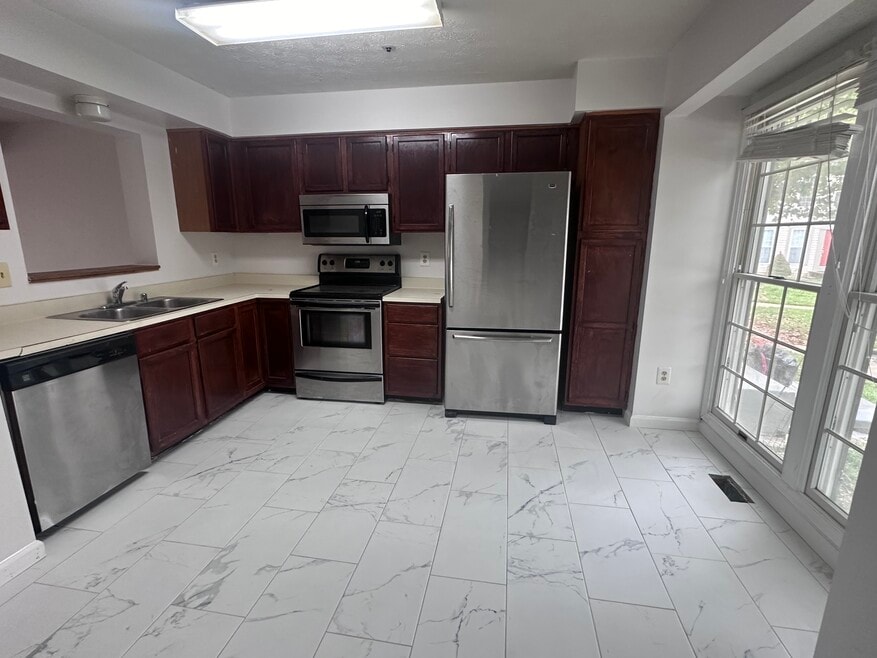 11415 Falcon Ridge Ct, Beltsville, MD 20705 - photo 1