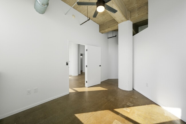 Teweles Seed Tower Apartments, Milwaukee, WI 53204 - photo 7