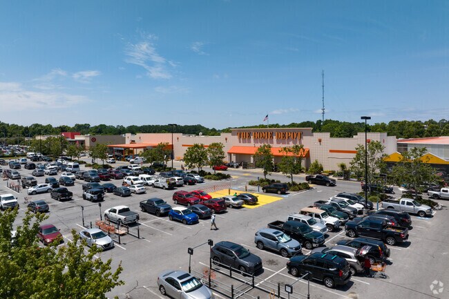 Residents of Oakland Park-Northgate-Eastgate enjoy many retail shopping options.