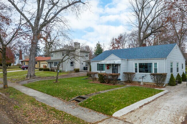 Houses in Irvington Park all sit on good sized lots.