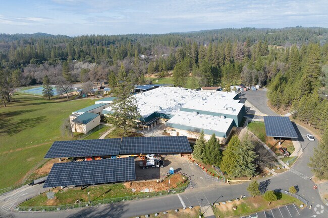 Golden Sierra Junior Senior High is a public school located in Garden Valley, California.