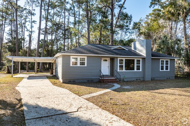 There are quite a few bungalow Homes that can be found in Lake City.