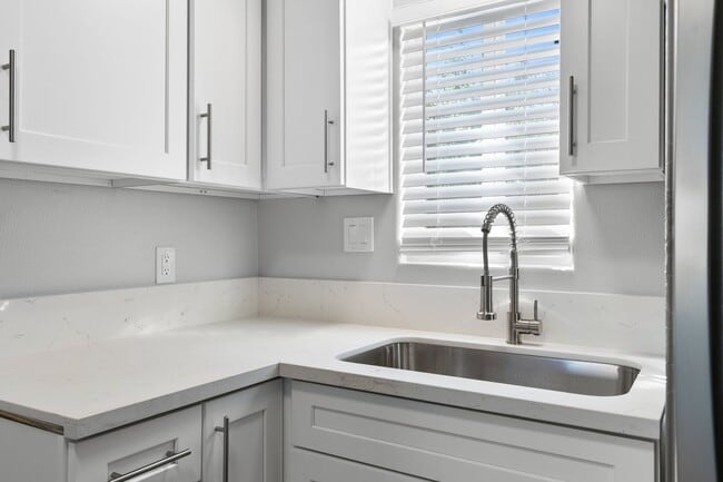 2884 La Salle Ave unit 4, Costa Mesa, CA 92626 - photo 5