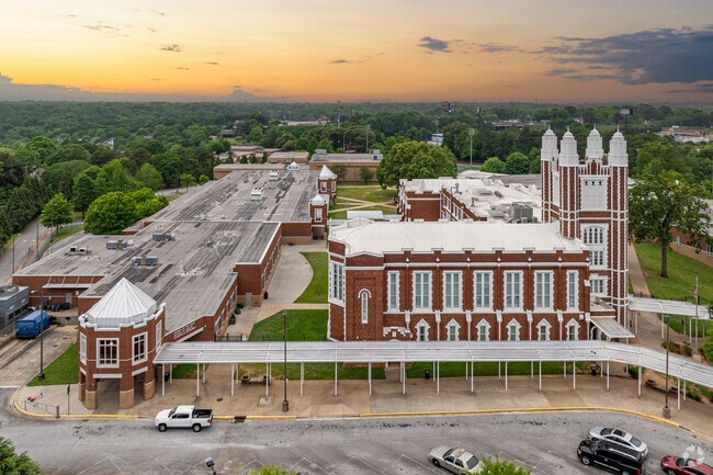 Carver High School has a student to teacher ratio of 13 to 1.