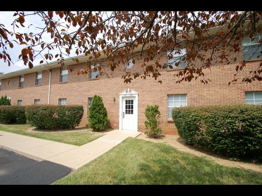 Hunter Ridge Apartments, Plainfield, IN 46168 - photo 1