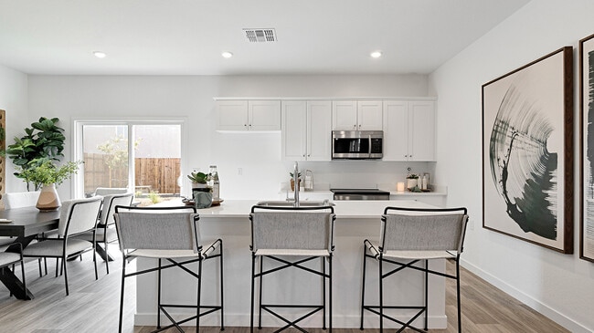 8202 Wandesford Dr, Bakersfield, CA 93311 - photo 2