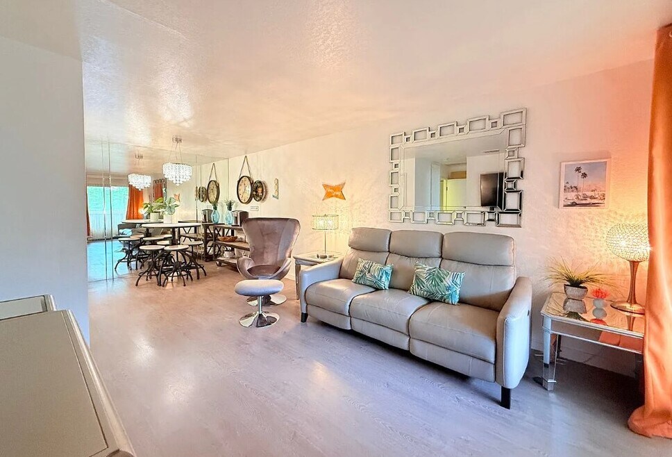 680 N Ashurst Ct unit 207, Palm Springs, CA 92262 - photo 1