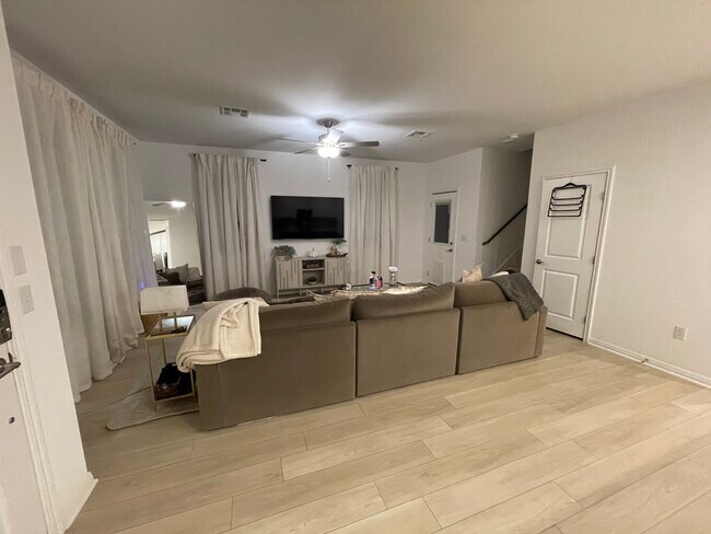 5916 Jennifer Pasture Path, Del Valle, TX 78617 - photo 2