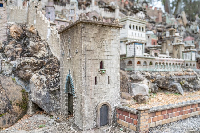 Admire the sculptures at Ave Maria Grotto in Cullman.