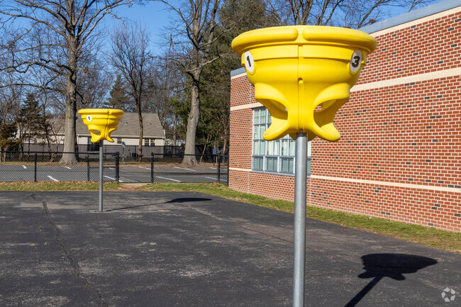 The student-teacher ratio at the Grandview Elementary School is 11 to 1.